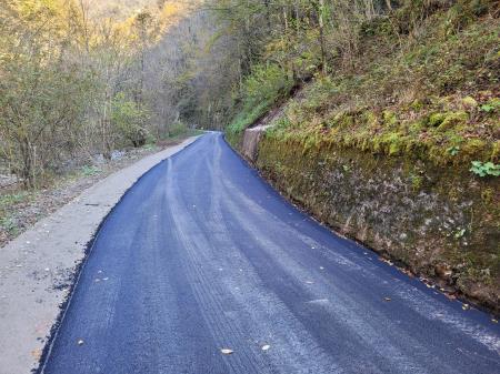 2. Asfaltacija ceste v Kneške Ravne
